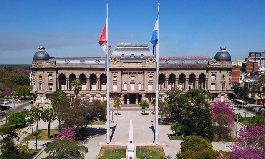 📸 Casa de Gobierno de Santa Fe, sede de la administración provincial y centro de las principales decisiones del gabinete.