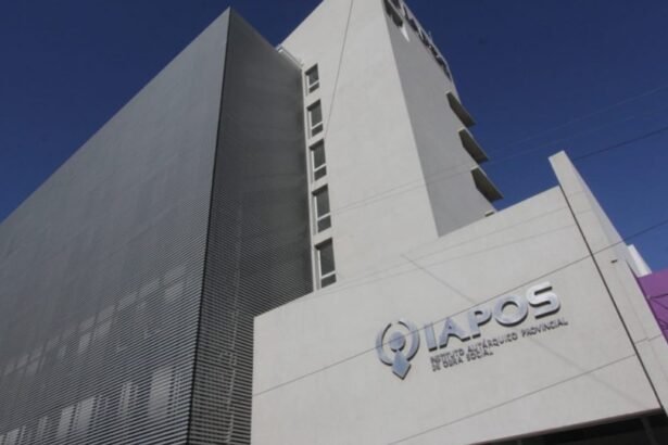 Edificio central de Iapos en Santa Fe, sede administrativa de la obra social provincial.