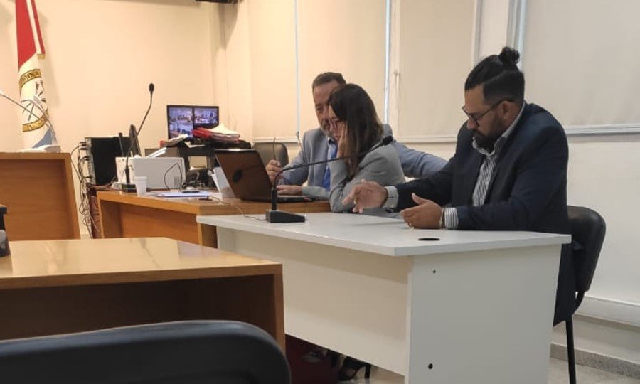 Carlos "Picante" Bonaducci junto a sus abogados