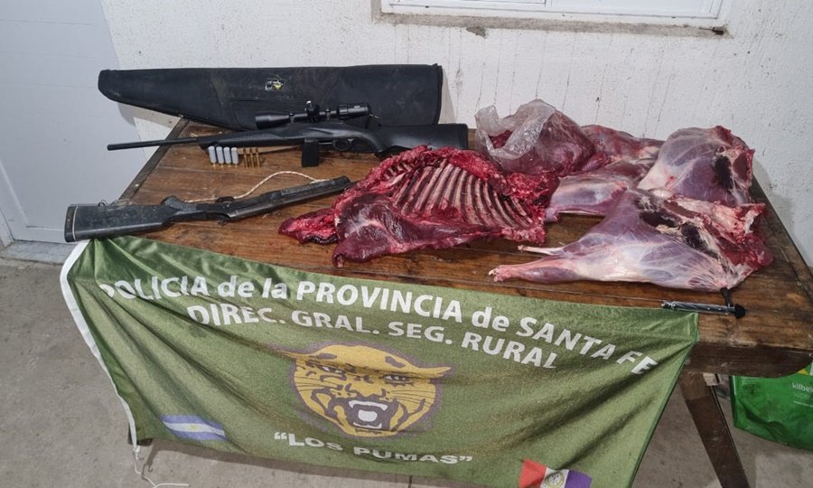 Efectivos de la Guardia Rural “Los Pumas” durante un procedimiento de secuestro en zona rural.