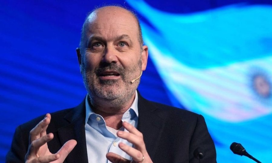 Federico Sturzenegger durante una exposición en un encuentro empresario. Foto de archivo.