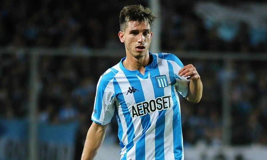 Facundo Mura durante un partido oficial con Racing Club