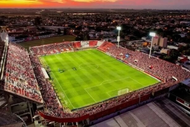 Vista general del estadio 15 de Abril durante un partido de Unión como local en Santa Fe.