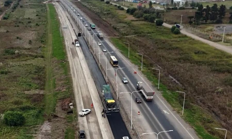Por el avance de la obra del tercer carril de Autopista Rosario-Santa Fe, se implementan desvíos para camiones