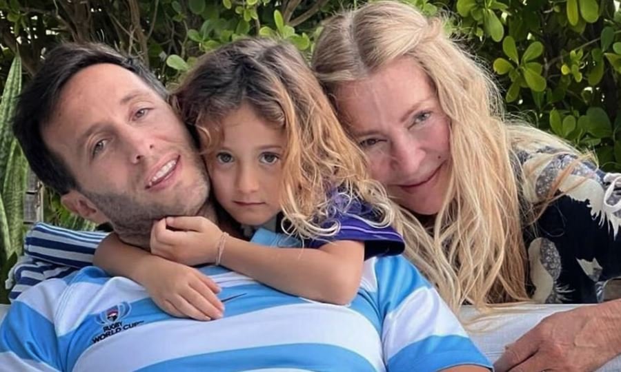 cris morena junto a su nieta mila y tomas