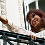 cristina kirchner presa en su balcon