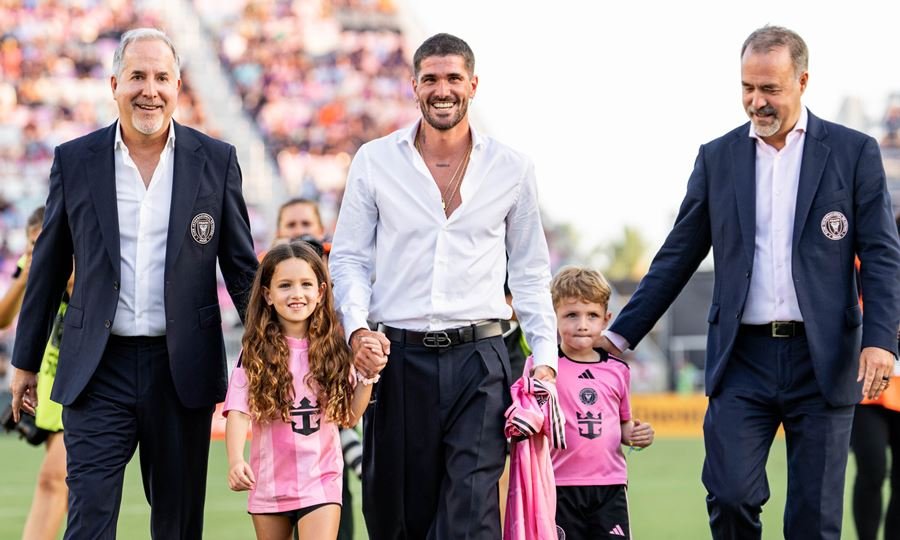 de paul con sus hijos en la prestación de inter miami
