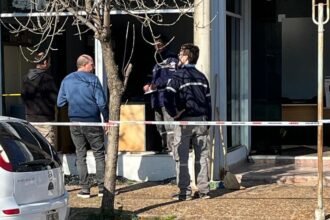un hombre irrumpio con violencia en las oficinas de la epe san jorge