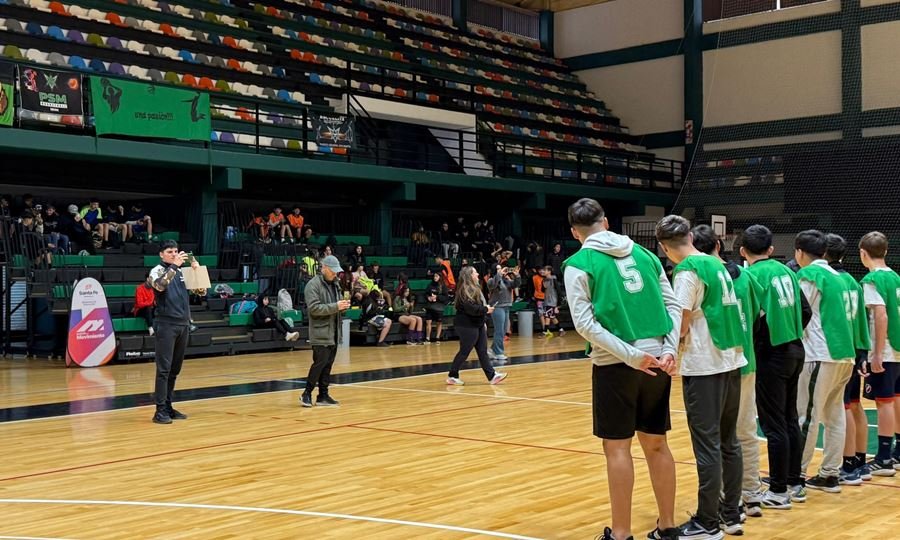 Casi 200 jóvenes participaron en la final departamental de futsal en Puerto General San Martín