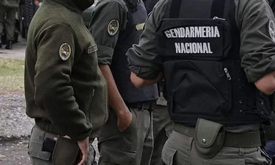 Cuatro gendarmes detenidos por robar un millón de pesos en un control vehicular