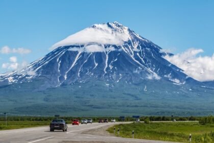 Cómo es Kamchatka, la remota región de Rusia que sufrió uno de los peores terremotos de la historia