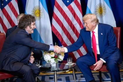 donald trump junto a javier milei