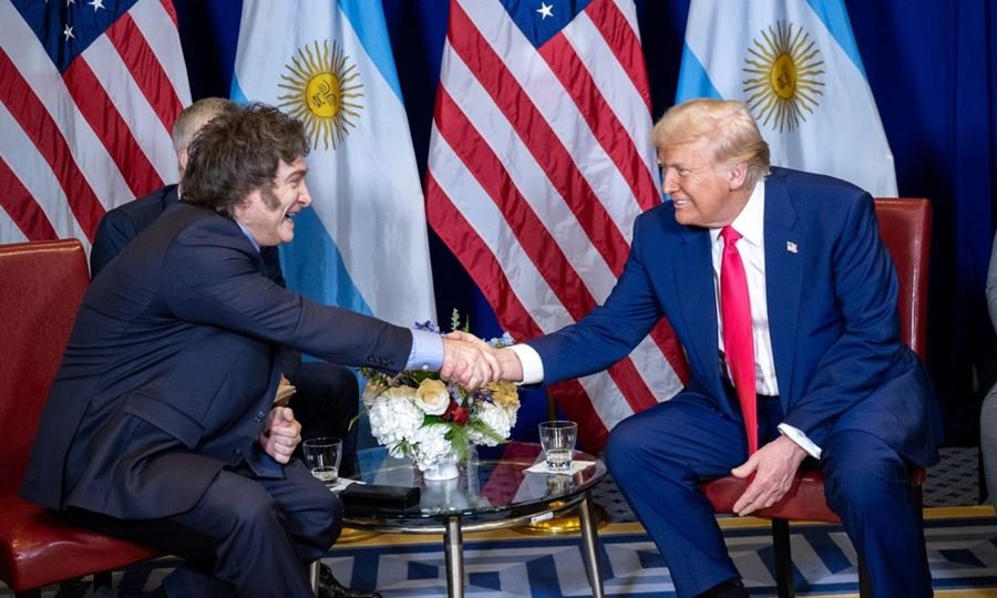 donald trump junto a javier milei