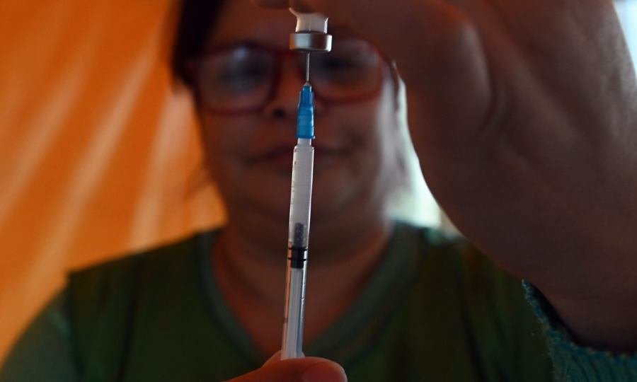 Personal de salud aplica vacunas en el marco de la campaña #ModoVacuna.