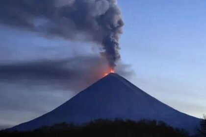 El volcán Kliuchevskoi entró en erupción tras el terremoto en Rusia