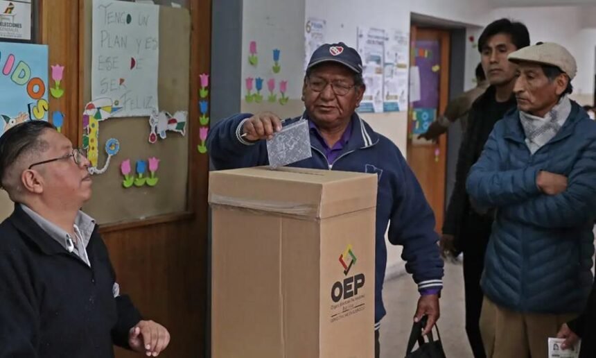 Elecciones en Bolivia: 7,5 millones de bolivianos eligen presidente en un clima de incertidumbre social y económica