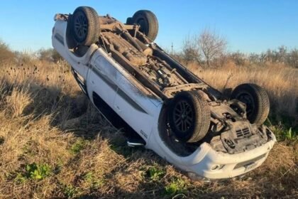 Impactante vuelco en la Ruta 11: el conductor salió ileso