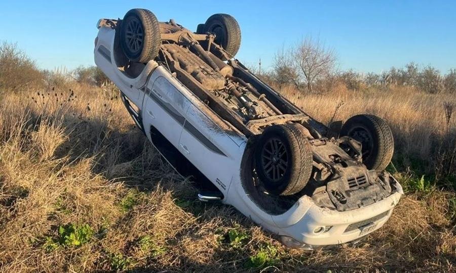 Impactante vuelco en la Ruta 11: el conductor salió ileso