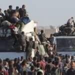 Caos, hambruna y tragedia en Gaza: cuatro camiones con alimentos volcaron en medio de saqueos que dejaron muertos y heridos