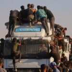Caos, hambruna y tragedia en Gaza: cuatro camiones con alimentos volcaron en medio de saqueos que dejaron muertos y heridos