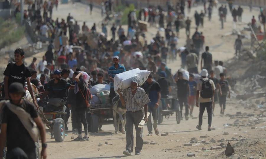 Caos, hambruna y tragedia en Gaza: cuatro camiones con alimentos volcaron en medio de saqueos que dejaron muertos y heridos