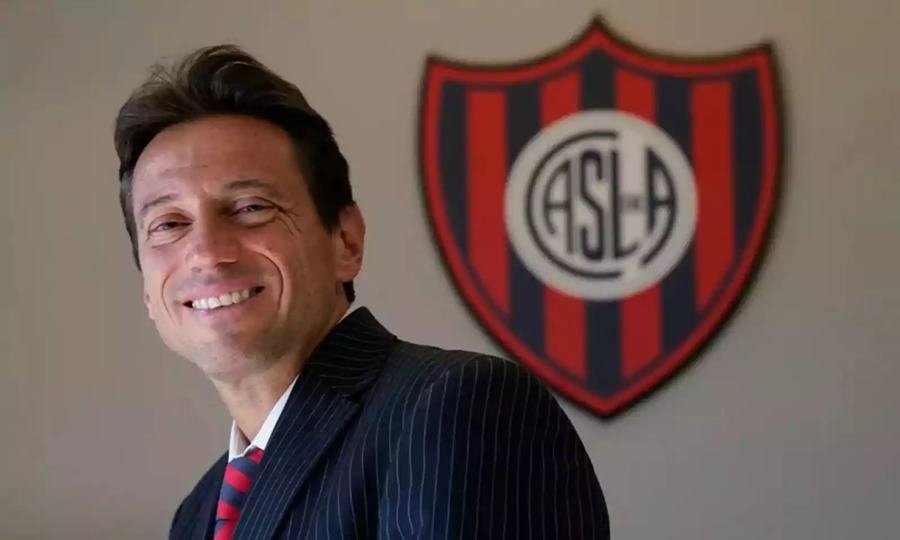 Marcelo Moretti volvió a la sede de San Lorenzo con un escribano y sacudió la política del club