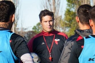 Medrán define un equipo con experiencia para enfrentar a Chacarita y Marcos Díaz sigue marginado