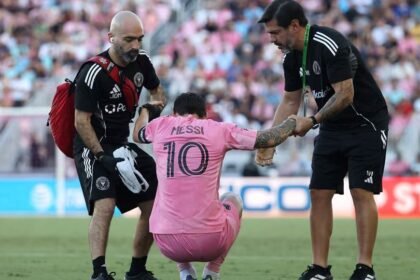 Preocupación por Messi: sintió una molestia y pidió el cambio a los ocho minutos