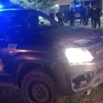 Balazos, palos, piedras y tres policías lesionados; el saldo de una noche de furia en barrio Coronel Dorrego