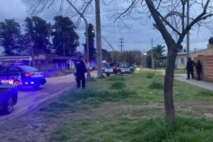 Lograron reducir al hombre atrincherado y operarán de urgencia a la mujer herida en barrio nueva esperanza