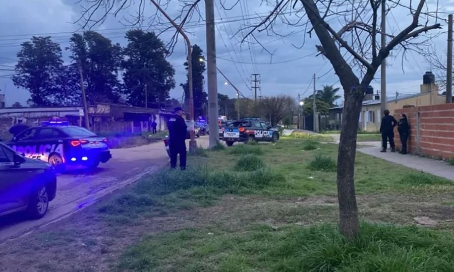 Lograron reducir al hombre atrincherado y operarán de urgencia a la mujer herida en barrio nueva esperanza