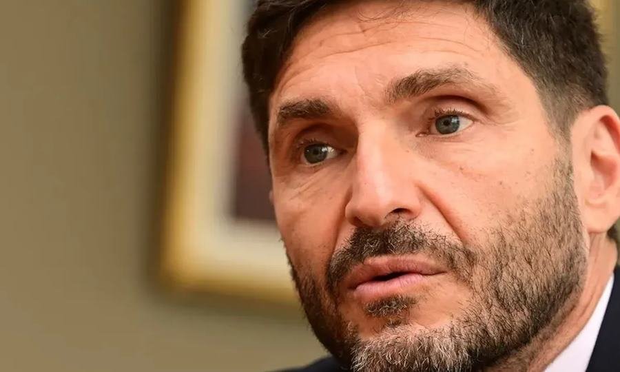 El gobernador de Santa Fe, Maximiliano Pullaro, durante una actividad institucional en la capital provincial.