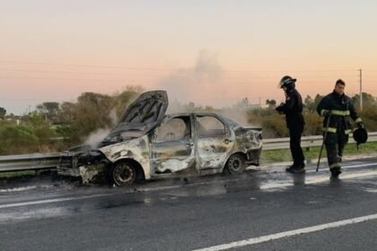 Un auto en llamas paralizó la autopista Rosario–Santa Fe