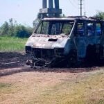 El vehículo tipo Trafic totalmente quemado en cuyo interior la policía descubrió restos humanos.