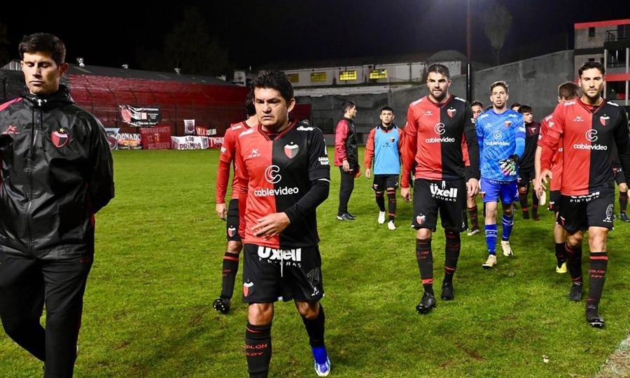 Colón fue más de lo mismo y no pudo evitar la derrota con Defensores de Belgrano