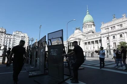 "Que marchen, los vamos a dejar", señalaron desde Casa Rosada.