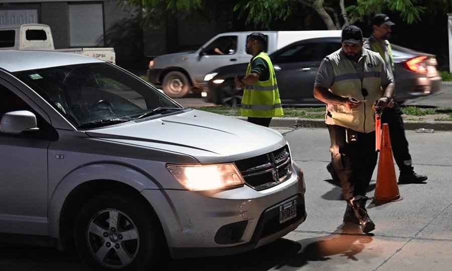 Operativo de control vehicular realizado por personal municipal en distintos puntos de la ciudad.