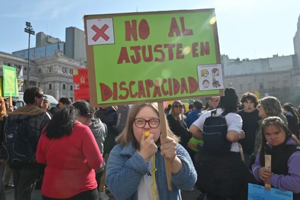 Marcha en reclamo por los recortes y ajustes en políticas de discapacidad. Imagen de archivo.