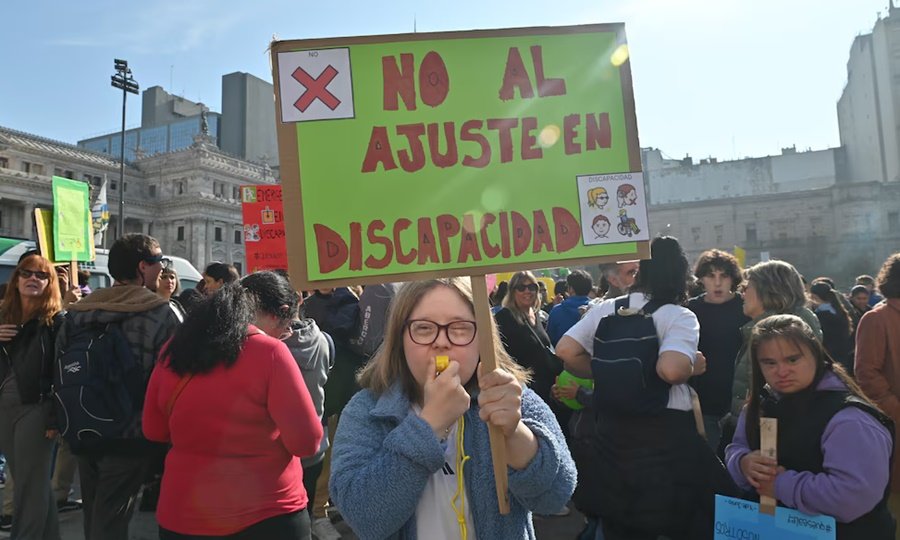Marcha en reclamo por los recortes y ajustes en políticas de discapacidad. Imagen de archivo.