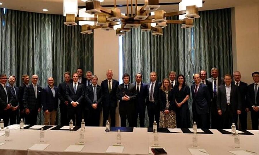 Javier Milei en Estados Unidos: reunión con inversores y foto con una aspirante a astronauta