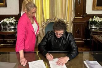 Javier Milei firmó el veto a la ley de financiamiento universitario y lo envió al Congreso