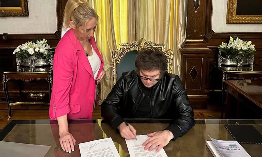 Javier Milei firmó el veto a la ley de financiamiento universitario y lo envió al Congreso