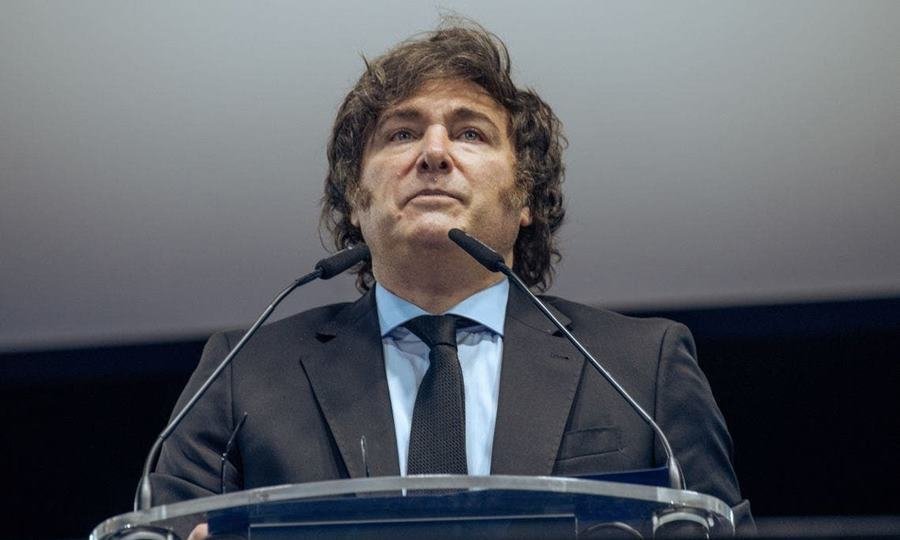 El presidente Javier Milei durante una participación pública en un evento político y comunicacional.