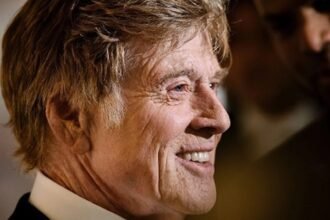 Charles Robert Redford Jr. fue un actor, ecologista y director estadounidense. Fue ganador de los premios Óscar y Globo de Oro.