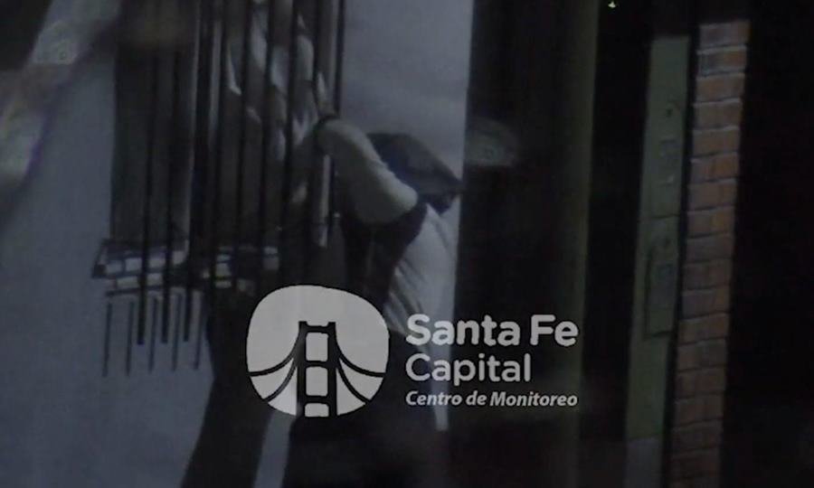 El Centro de Monitoreo Municipal y el 911 lograron detener a una mujer que intentó ingresar a una vivienda