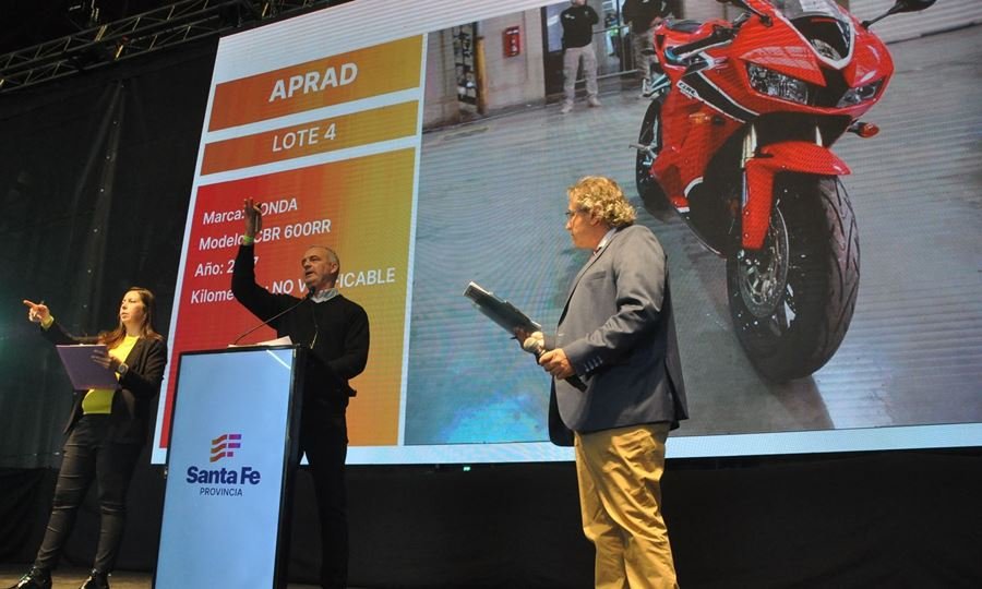 Subasta pública de bienes incautados organizada por el Estado provincial, con participación abierta de oferentes. Foto: archivo.