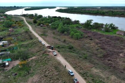 La fisura reparada sobre el terraplén, entre las calles Macluras e Ibirá Pitá, tenía una profundidad de 60 centímetros y una extensión de 8 metros.