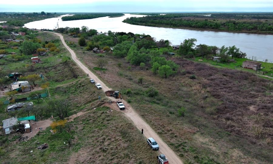 La fisura reparada sobre el terraplén, entre las calles Macluras e Ibirá Pitá, tenía una profundidad de 60 centímetros y una extensión de 8 metros.