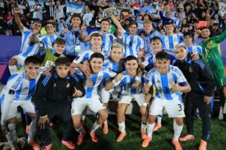 Jugadores de la Selección Argentina Sub 20 celebran la victoria ante Colombia que les dio el pase a la final del Mundial. Foto de archivo.