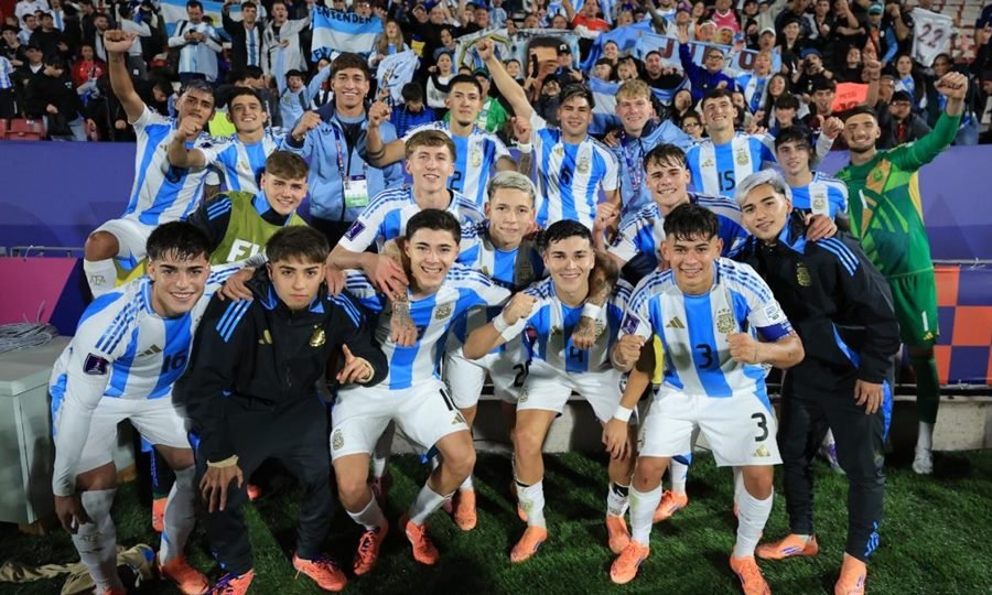 Jugadores de la Selección Argentina Sub 20 celebran la victoria ante Colombia que les dio el pase a la final del Mundial. Foto de archivo.